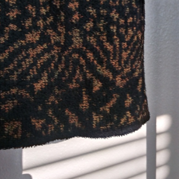 St. John Knit Collection Leopard Print Top Sweater - Picture 7 of 8